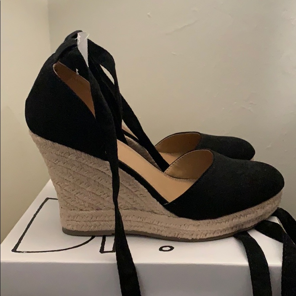 Black Wedges